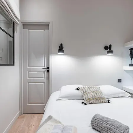 شقة La Croix - Old Town Modern - 2 Bedrooms نيس