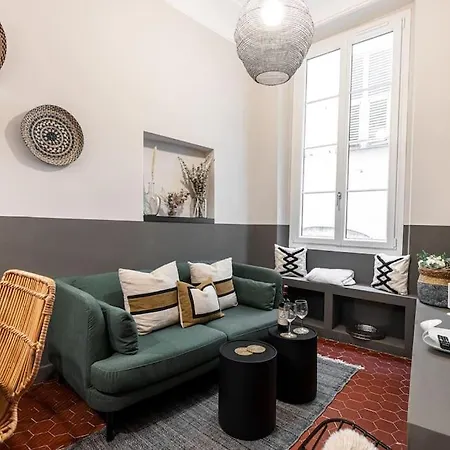 Apartment La Croix - Old Town Modern Apartment - 2 Bedrooms Nice