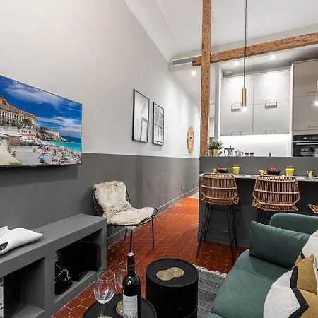 Apartment La Croix - Old Town Modern Apartment - 2 Bedrooms Nice