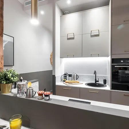 My Casa - La Croix - Old Town Modern - 2 Bedrooms Ницца